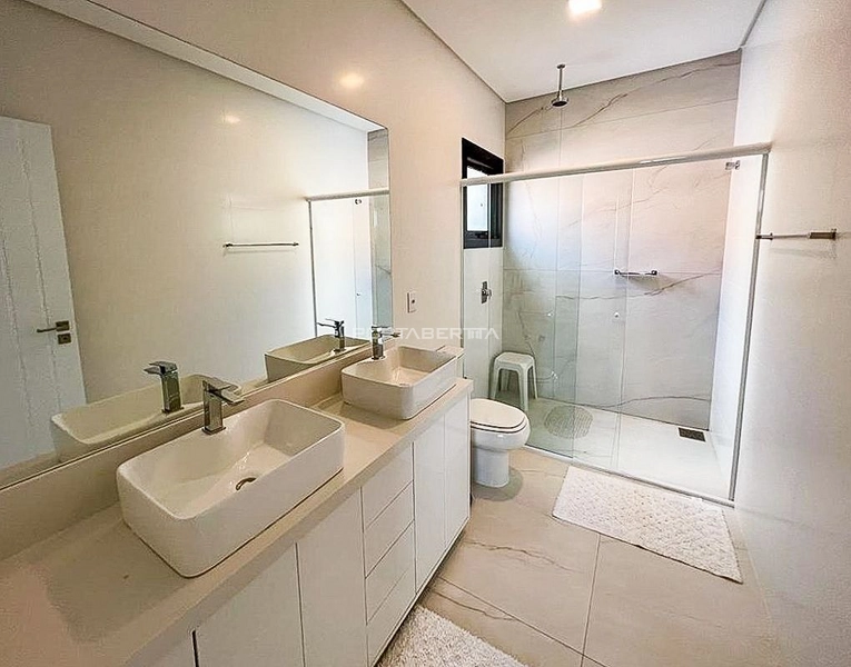 Sobrado beira lago, mobiliado e decorado, condomínio Enseada.: 7ª foto da galeria de imagens do imóvel