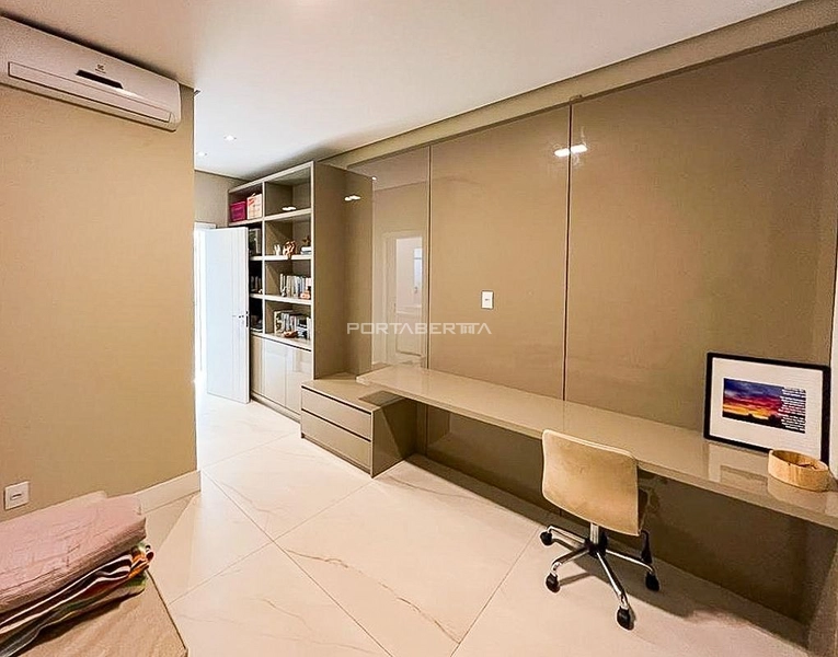 Sobrado beira lago, mobiliado e decorado, condomínio Enseada.: 14ª foto da galeria de imagens do imóvel