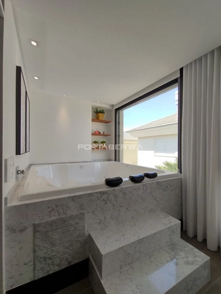 Casa à venda com 05 suítes no condomínio Playa Vista em Xangri-lá RS: 5ª foto da galeria de imagens do imóvel