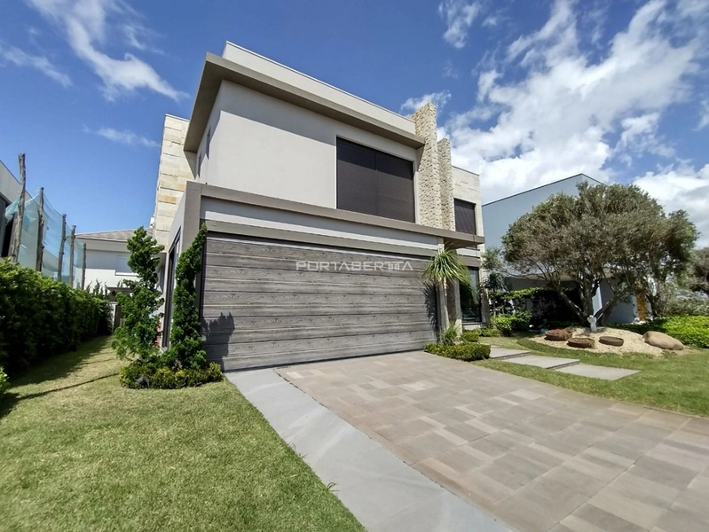 Casa à venda com 05 suítes no condomínio Playa Vista em Xangri-lá RS: 1ª foto da galeria de imagens do imóvel