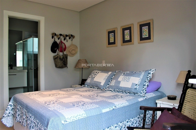 Casa com 04 suítes à venda no condomínio Las Palmas em Xangri-lá RS: 3ª foto da galeria de imagens do imóvel