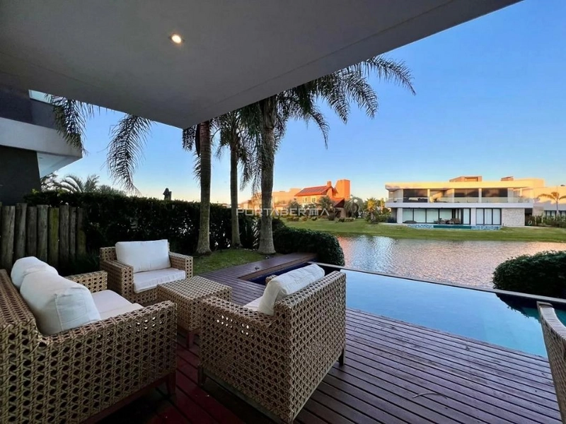 Sobrado beira lago, mobiliado e decorado, condomínio Enseada.: 3ª foto da galeria de imagens do imóvel