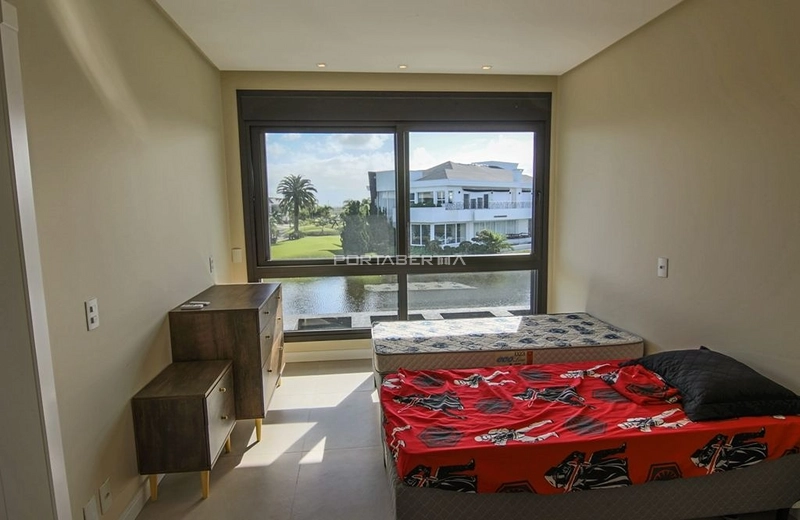 Sobrado beira lago, mobiliado e decorado, condomínio Enseada.: 5ª foto da galeria de imagens do imóvel