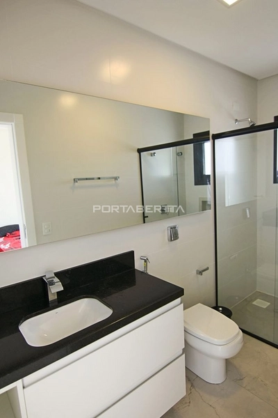 Sobrado beira lago, mobiliado e decorado, condomínio Enseada.: 4ª foto da galeria de imagens do imóvel