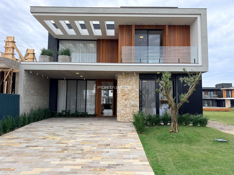 Sobrado beira lago, mobiliado e decorado, condomínio Zen: 2ª foto da galeria de imagens do imóvel