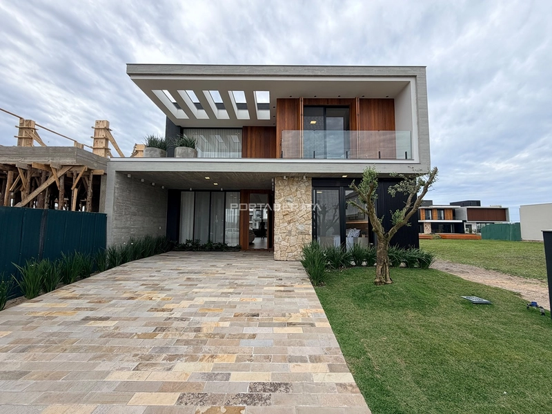 Sobrado beira lago, mobiliado e decorado, condomínio Zen: 1ª foto da galeria de imagens do imóvel
