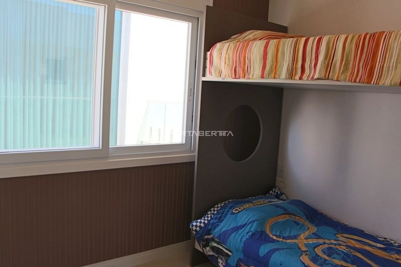 Sobrado beira lago, mobiliado e decorado, condomínio Enseada.: 4ª foto da galeria de imagens do imóvel