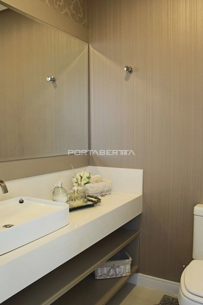 Sobrado beira lago, mobiliado e decorado, condomínio Enseada.: 2ª foto da galeria de imagens do imóvel