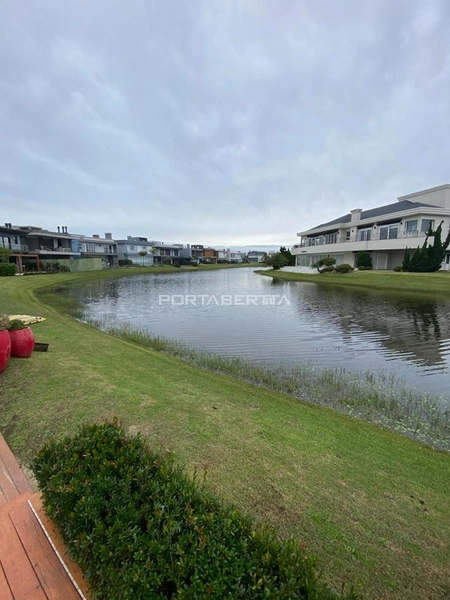 Sobrado beira lago, mobiliado e decorado, condomínio Enseada.: 7ª foto da galeria de imagens do imóvel