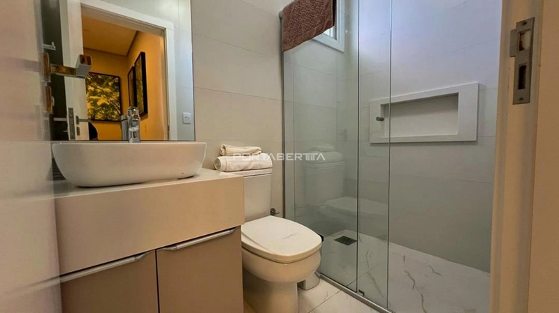 Sobrado beira lago, mobiliado e decorado, condomínio Enseada.: 3ª foto da galeria de imagens do imóvel