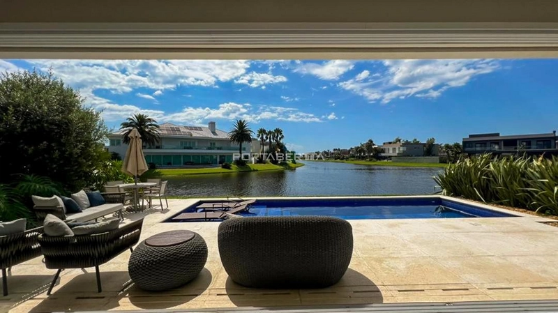 Sobrado beira lago, mobiliado e decorado, condomínio Enseada.: 12ª foto da galeria de imagens do imóvel