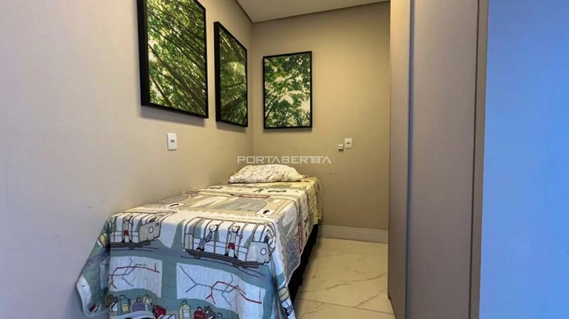 Sobrado beira lago, mobiliado e decorado, condomínio Enseada.: 8ª foto da galeria de imagens do imóvel