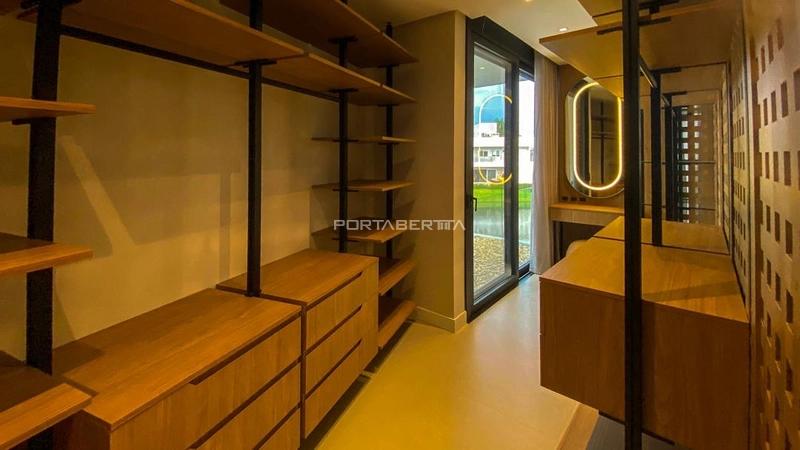 Sobrado beira lago, mobiliado e decorado, condomínio Enseada.: 4ª foto da galeria de imagens do imóvel