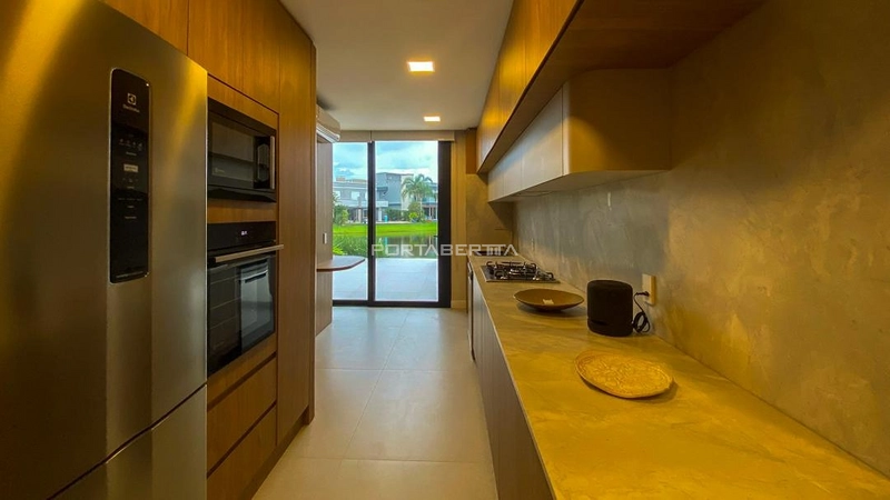 Sobrado beira lago, mobiliado e decorado, condomínio Enseada.: 32ª foto da galeria de imagens do imóvel