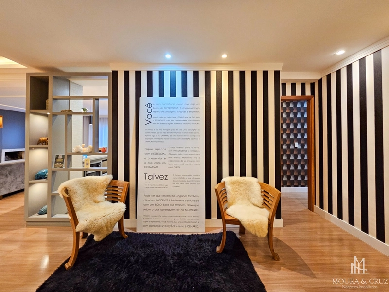 Apartamento 3 quartos mobiliado no centro de Gramado: 2ª foto da galeria de imagens do imóvel