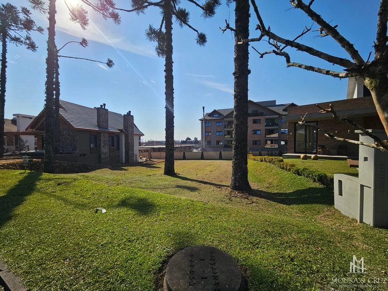 Terreno no Condomínio Altos Pinheiros em Canela: 1ª foto da galeria de imagens do imóvel