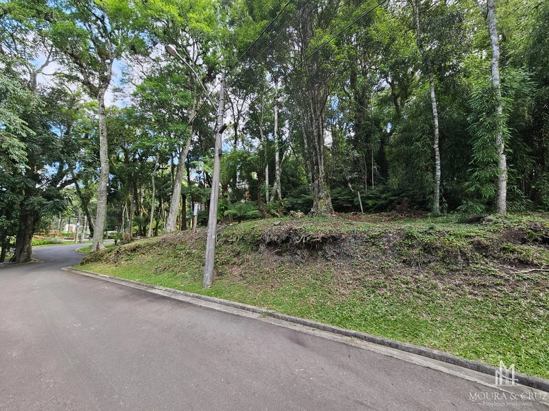 Terreno no Condomínio O Bosque em Gramado: 1ª foto da galeria de imagens do imóvel