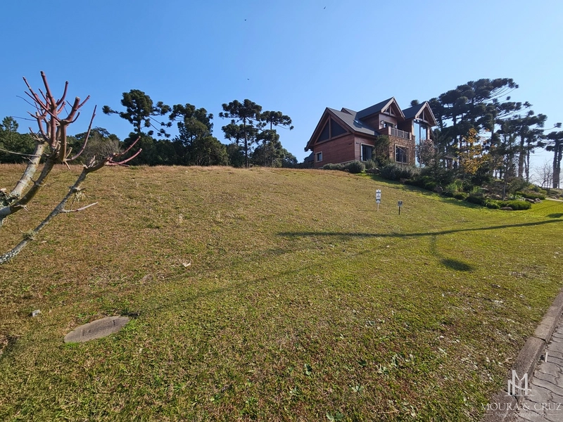 Terreno no Condomínio Altos Pinheiros em Canela: 1ª foto da galeria de imagens do imóvel