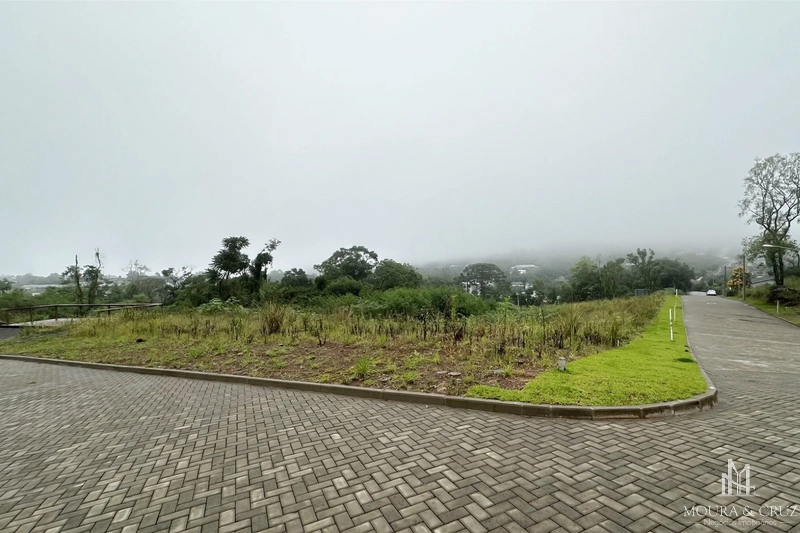 Terreno no Esperanto em Gramado: 1ª foto da galeria de imagens do imóvel