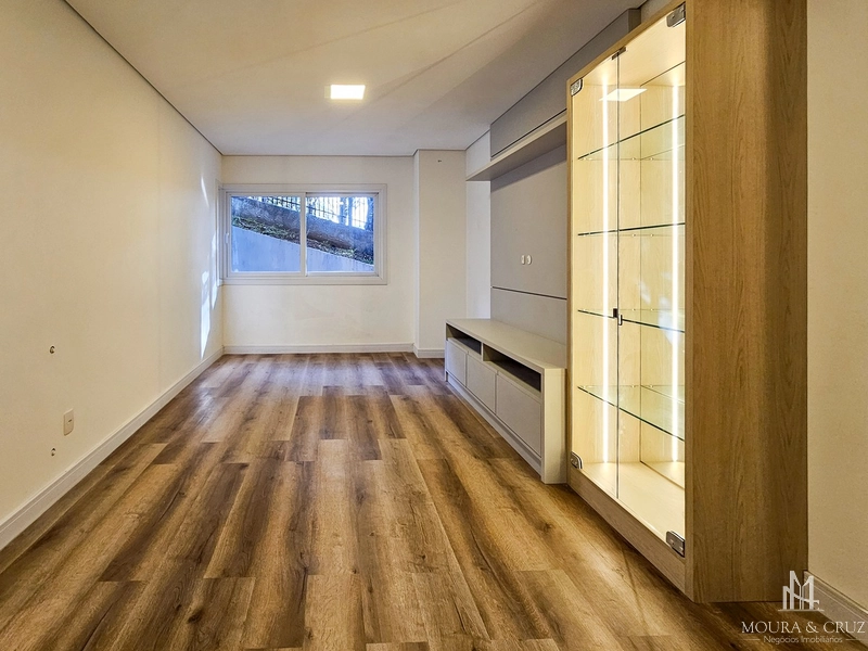 Apartamento semi mobiliado 2 quartos no Centro de Gramado: 2ª foto da galeria de imagens do imóvel