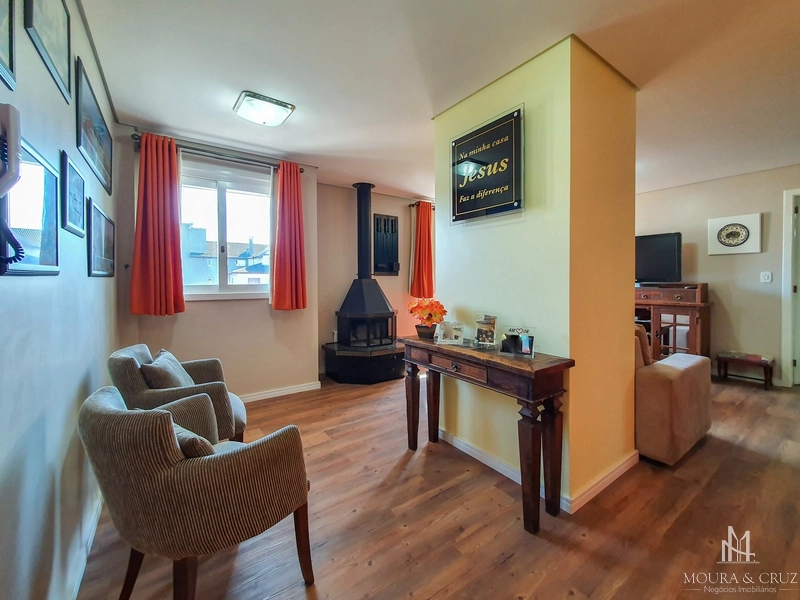 Apartamento 4 quartos mobiliado no Centro de Gramado: 2ª foto da galeria de imagens do imóvel