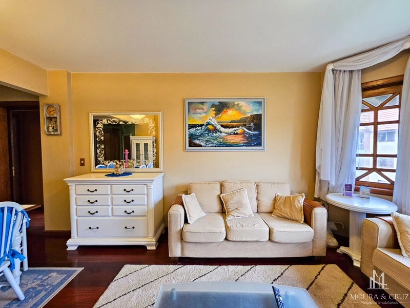 Apartamento 3 quartos mobiliado no centro de Gramado: 3ª foto da galeria de imagens do imóvel