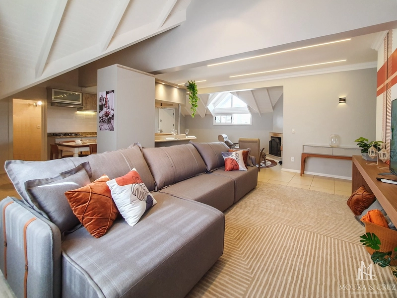 Apartamento cobertura 3 quartos mobiliado no Centro de Gramado: 2ª foto da galeria de imagens do imóvel