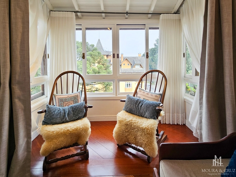 Apartamento Cobertura Duplex 3 quartos mobiliado no centro de Gramado: 1ª foto da galeria de imagens do imóvel