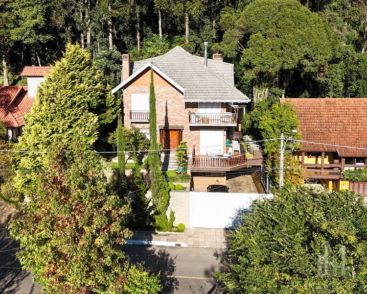 Casa 3 quartos no Condomínio Vale do Bosque em Gramado: 1ª foto da galeria de imagens do imóvel