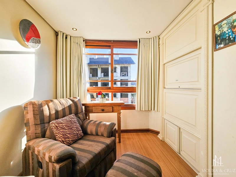 Apartamento 1 quarto mobiliado no centro de Gramado: 2ª foto da galeria de imagens do imóvel