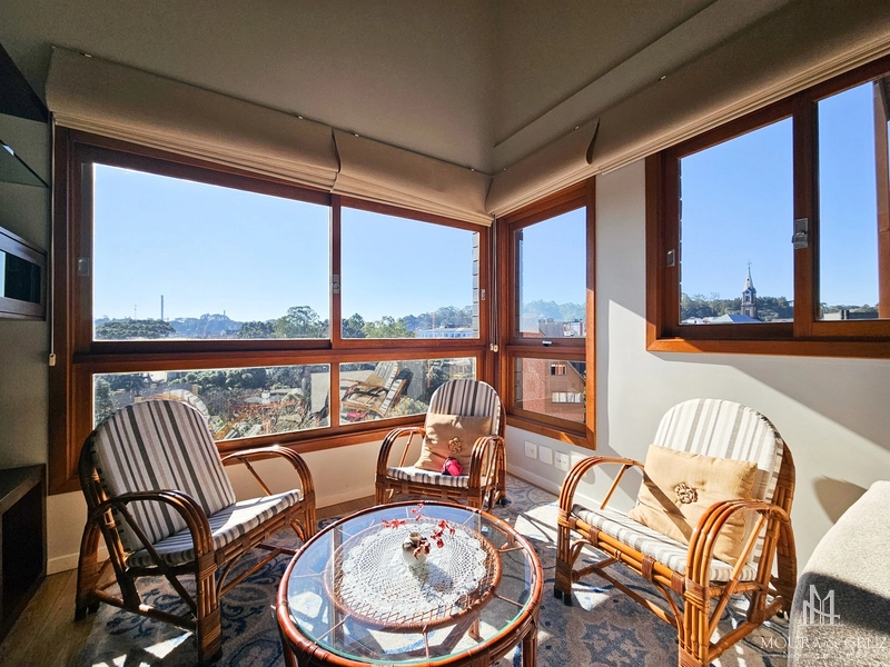 Apartamento 4 quartos mobiliado no Centro de Gramado: 2ª foto da galeria de imagens do imóvel