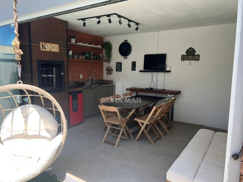 Casa 4 dormitórios a 3 quadras do mar: 8ª foto da galeria de imagens do imóvel