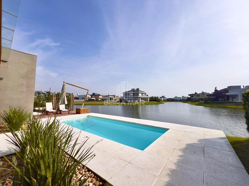 Casa mobiliada e decorada em Riviera: 2ª foto da galeria de imagens do imóvel