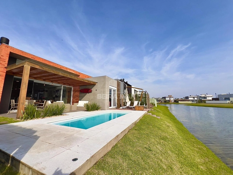 Casa mobiliada e decorada em Riviera: 3ª foto da galeria de imagens do imóvel