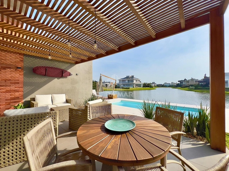 Casa mobiliada e decorada em Riviera: 1ª foto da galeria de imagens do imóvel