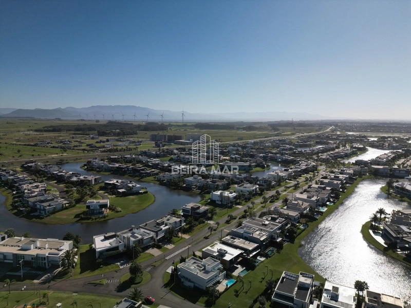 Linda casa com vista para o lago, infraestrutura completa.: 37ª foto da galeria de imagens do imóvel