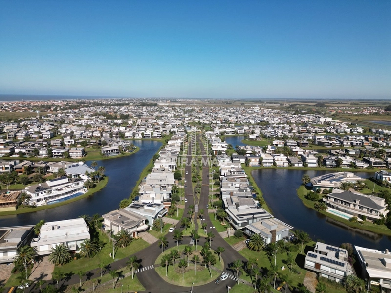 Linda casa com vista para o lago, infraestrutura completa.: 33ª foto da galeria de imagens do imóvel