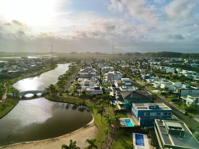 Sobrado de alto padrão, beira lago!: 2ª foto da galeria de imagens do imóvel
