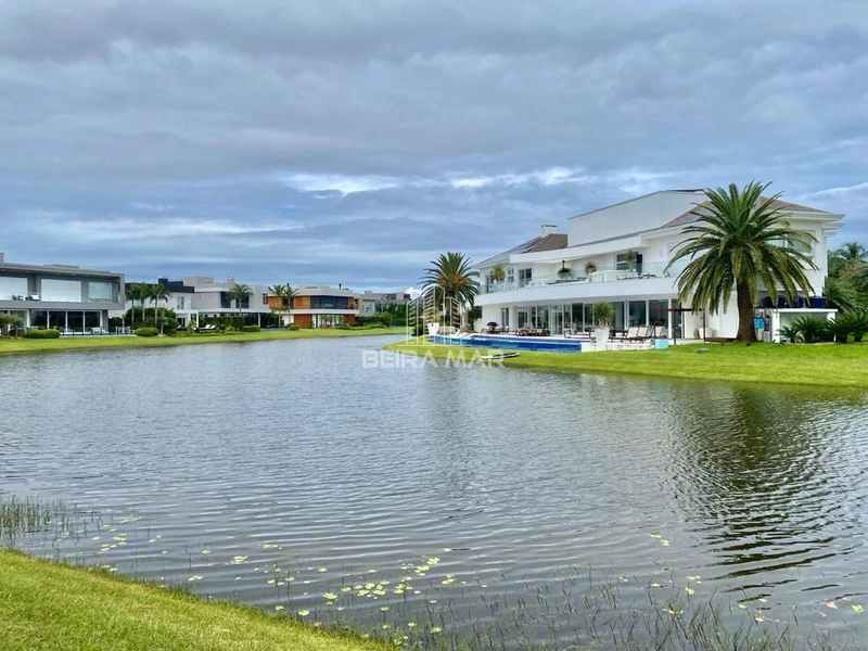 Fantástico sobrado decorado beira lago, impecável.: 25ª foto da galeria de imagens do imóvel