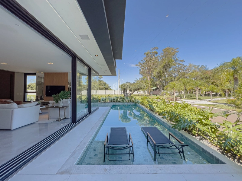 Luxuosa e Moderna: 14ª foto da galeria de imagens do imóvel