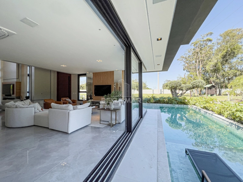 Luxuosa e Moderna: 10ª foto da galeria de imagens do imóvel