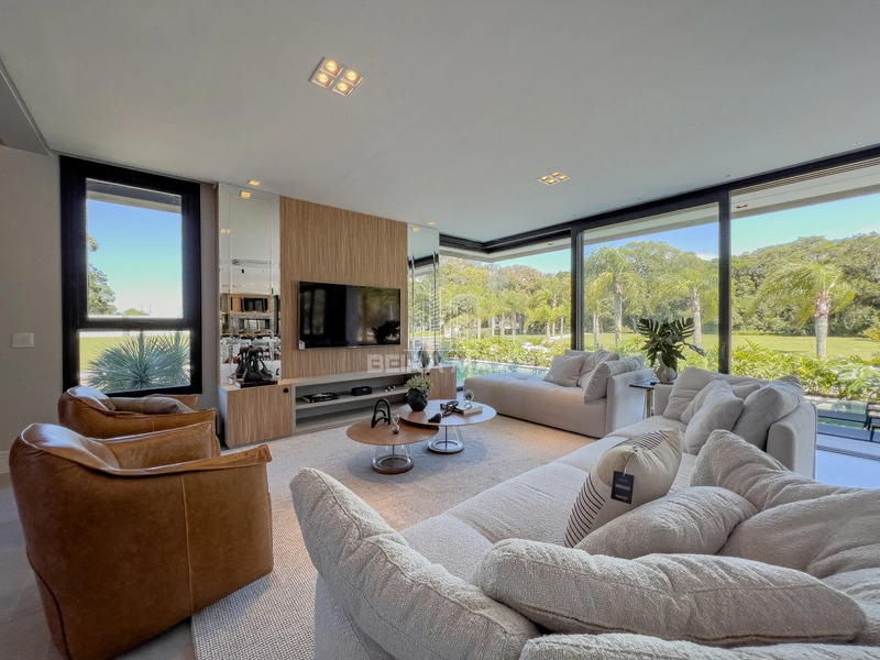 Luxuosa e Moderna: 3ª foto da galeria de imagens do imóvel