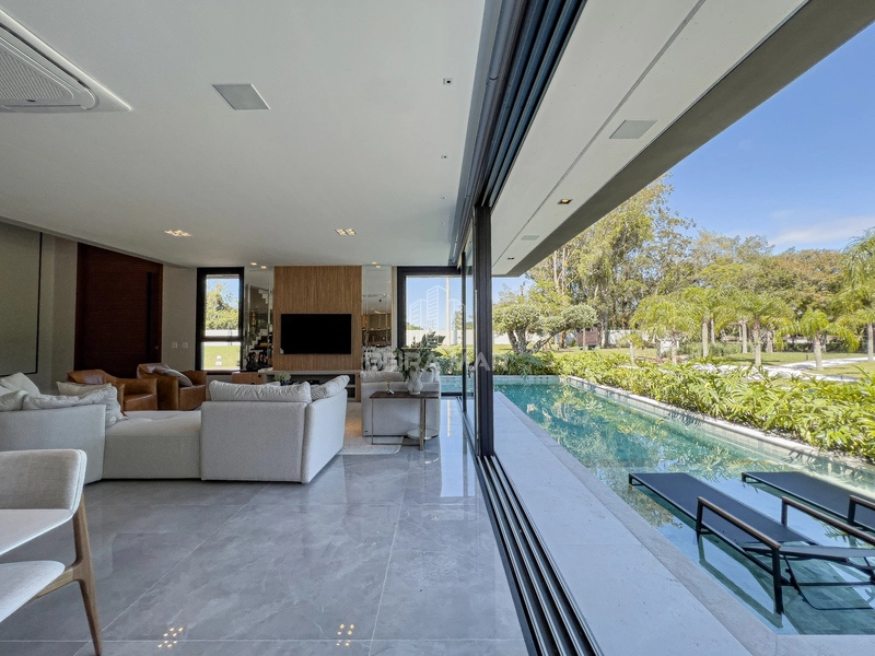Luxuosa e Moderna: 34ª foto da galeria de imagens do imóvel