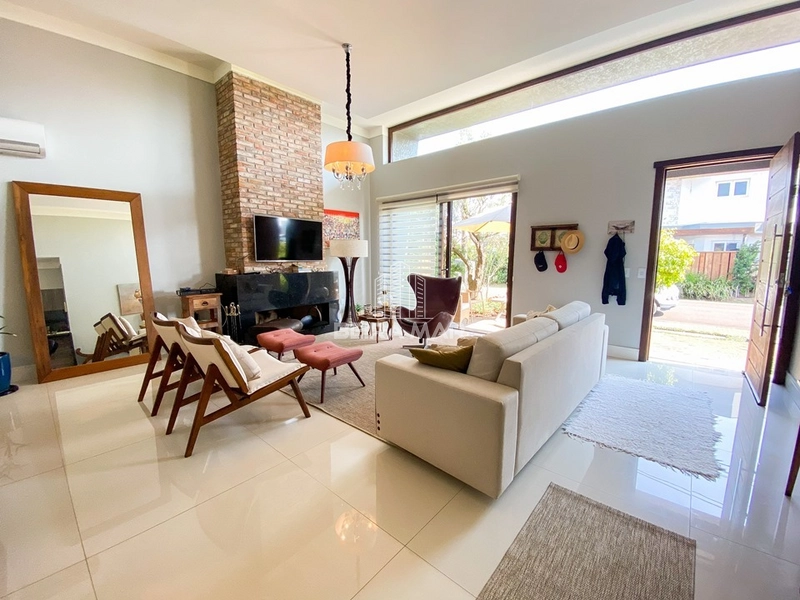 Casa Alto Padrão: 2ª foto da galeria de imagens do imóvel