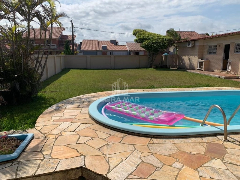 Casa Exclusiva à Venda em Xangri-Lá – Espaço, Conforto e Lazer: 4ª foto da galeria de imagens do imóvel