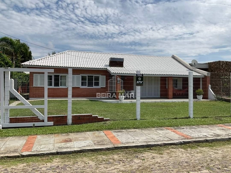 Bela casa ampla e mobiliada em Atlântida!: 1ª foto da galeria de imagens do imóvel