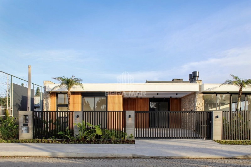 Casa nova e sofisticada em Atlântida: 7ª foto da galeria de imagens do imóvel