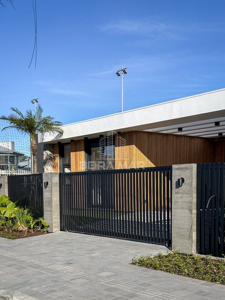 Casa nova e sofisticada em Atlântida: 14ª foto da galeria de imagens do imóvel