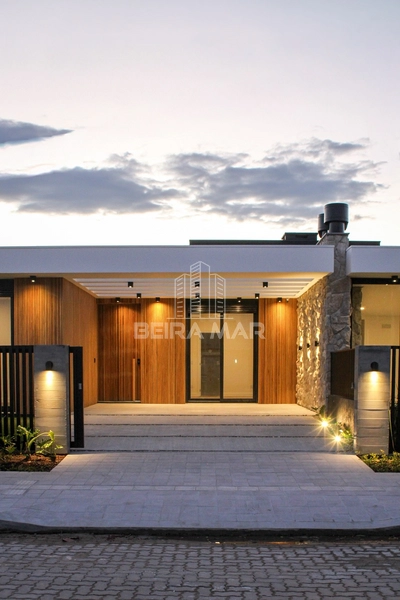 Casa nova e sofisticada em Atlântida: 5ª foto da galeria de imagens do imóvel