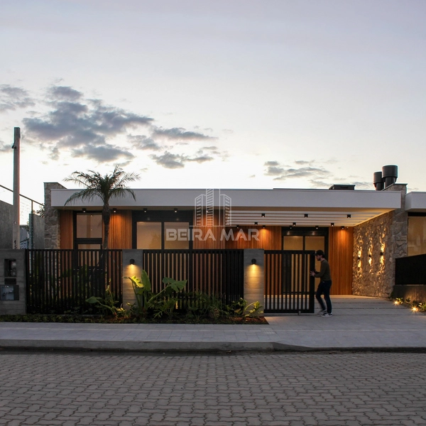 Casa nova e sofisticada em Atlântida: 20ª foto da galeria de imagens do imóvel